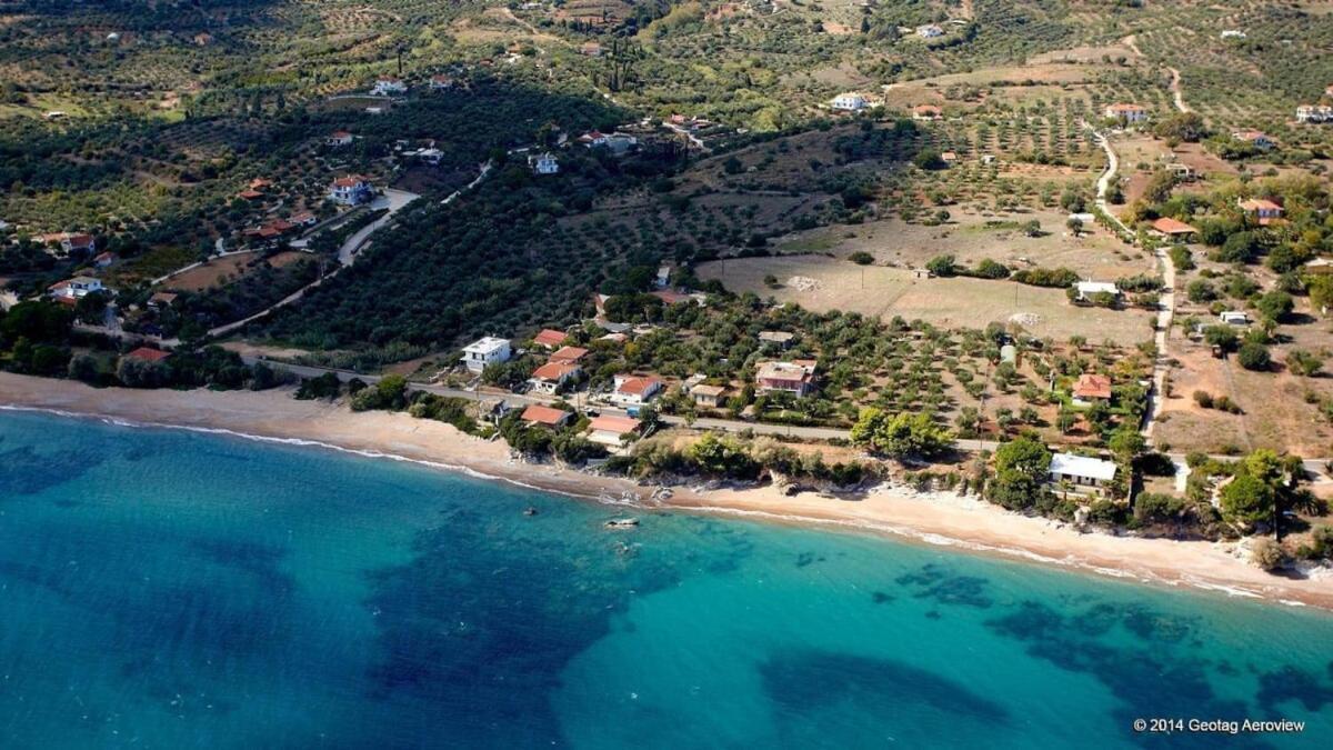 Villa Armonia - Beachfront Majestic Retreat Petalídhion 외부 사진