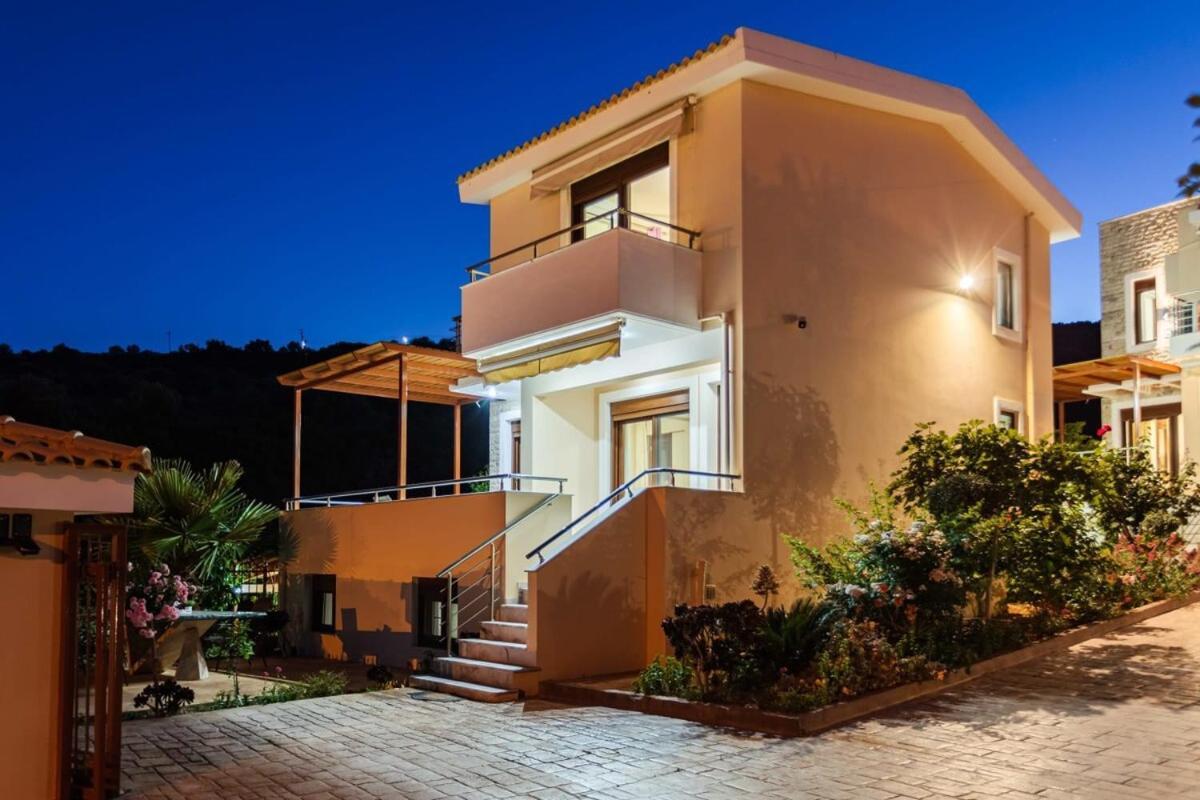 Villa Armonia - Beachfront Majestic Retreat Petalídhion 외부 사진