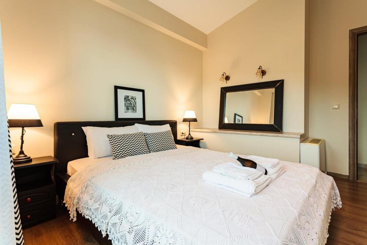 Villa Armonia - Beachfront Majestic Retreat Petalídhion 외부 사진