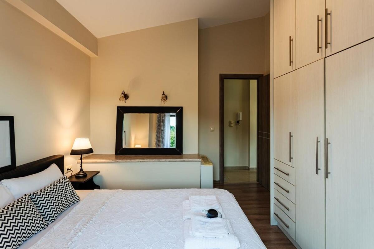 Villa Armonia - Beachfront Majestic Retreat Petalídhion 외부 사진