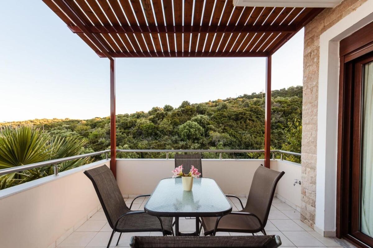 Villa Armonia - Beachfront Majestic Retreat Petalídhion 외부 사진