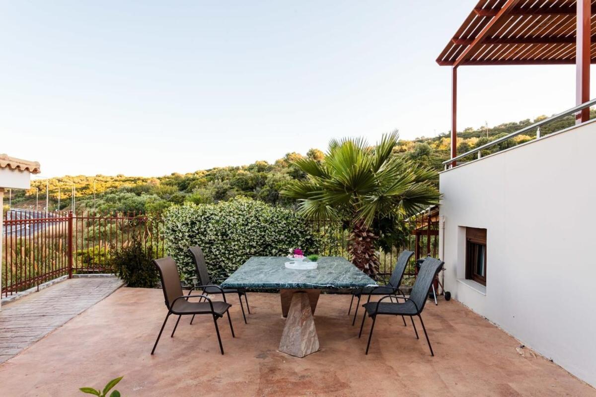 Villa Armonia - Beachfront Majestic Retreat Petalídhion 외부 사진