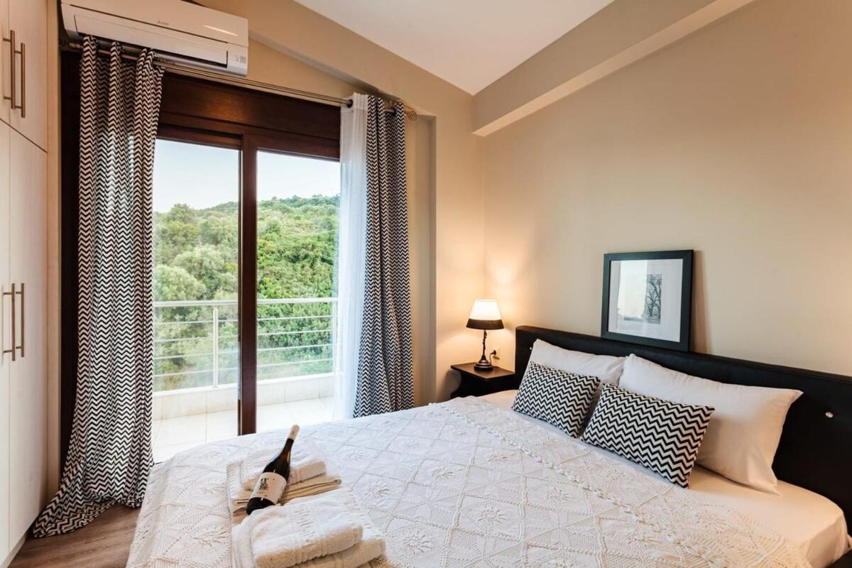 Villa Armonia - Beachfront Majestic Retreat Petalídhion 외부 사진