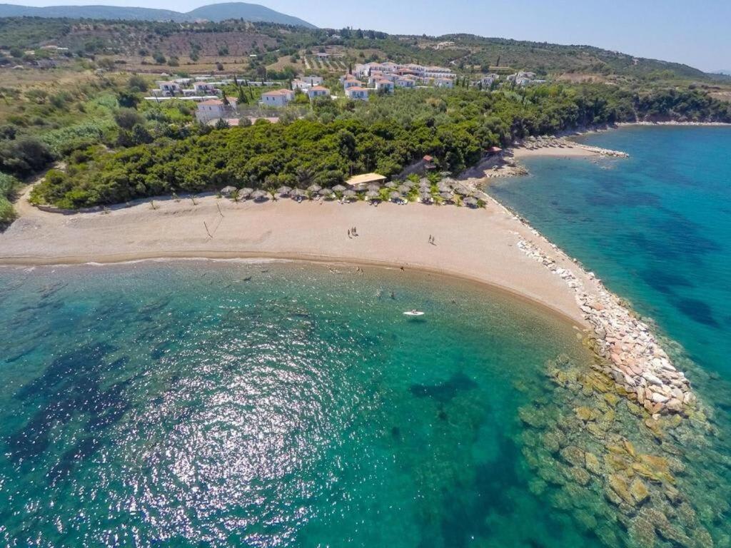 Villa Armonia - Beachfront Majestic Retreat Petalídhion 외부 사진
