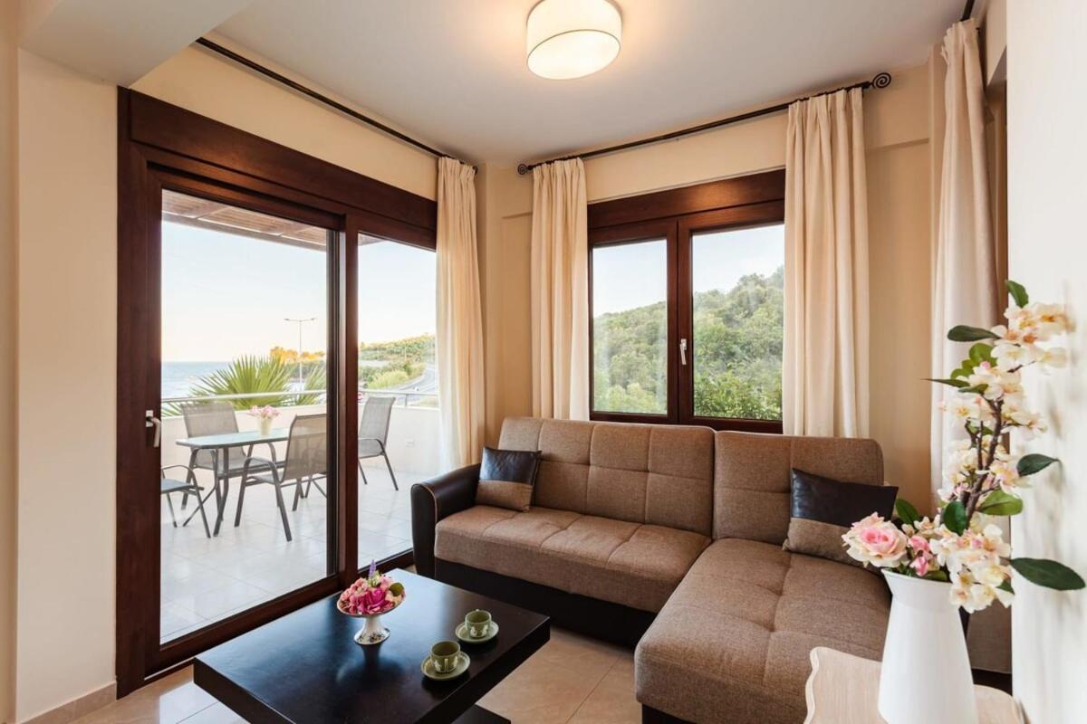 Villa Armonia - Beachfront Majestic Retreat Petalídhion 외부 사진